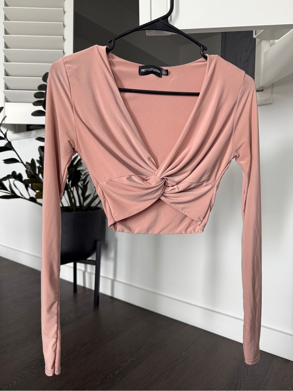 PrettyLittleThing Blush Pink Twist-Front Long Sleeve Crop Top